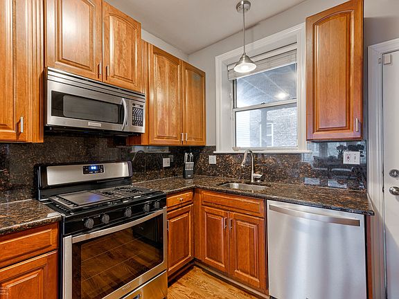 5th image of 3751 W Byron St #1