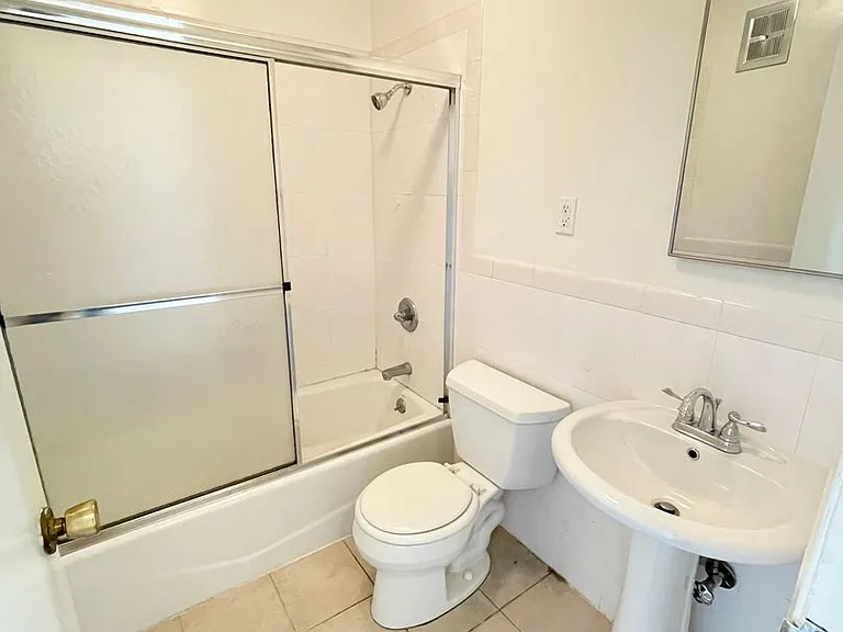 122 (725 Monterey) — Photo 10