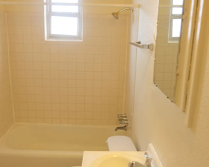 Spacious One Bedroom with Bonus Mud Room — Photo 5