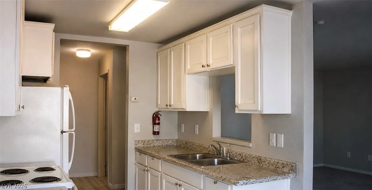 2 bed, 2.0 bath, 3672 sqft, $1,050 — Photo 2