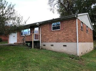 2215 Sharon Rd, Ashland, KY 41101