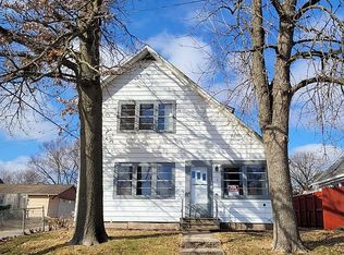 1114 S 7th St, Clinton, IA 52732