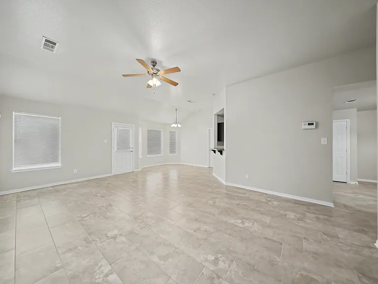 2701 Tarrant County Dr — Photo 12