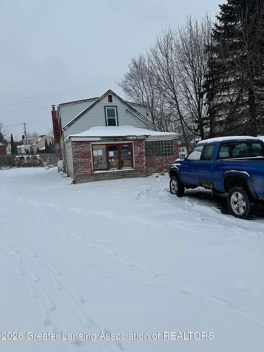 2112 N High St photo 1
