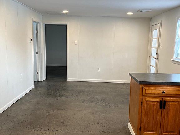 2nd image of 516 Little Britain Church Rd