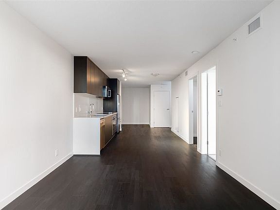 5th image of 1009 Harwood St #309