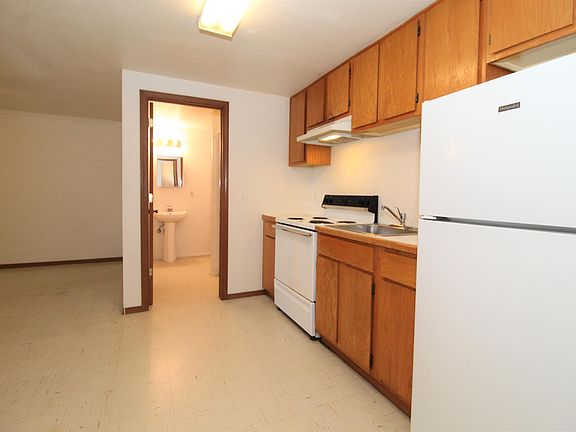 4th image of 654 W Adams St
