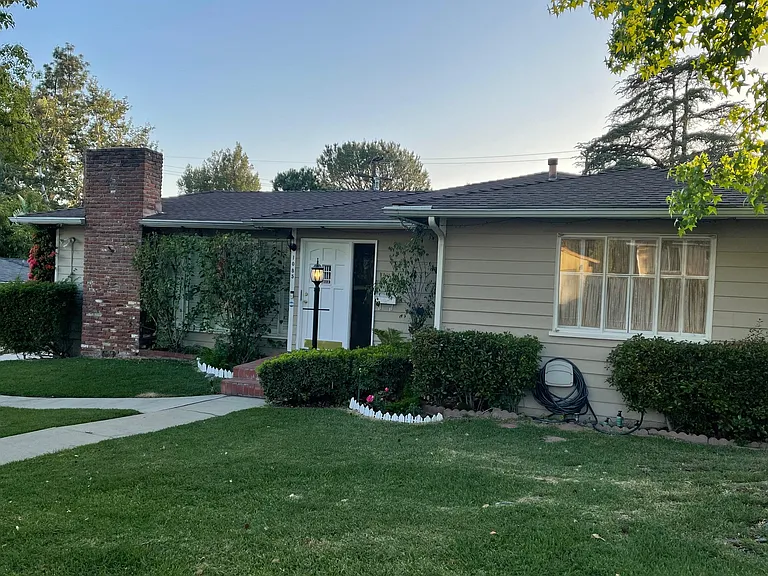 1085 Riviera Dr — Photo 18