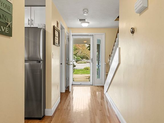 4th image of 541 White Cliff Dr