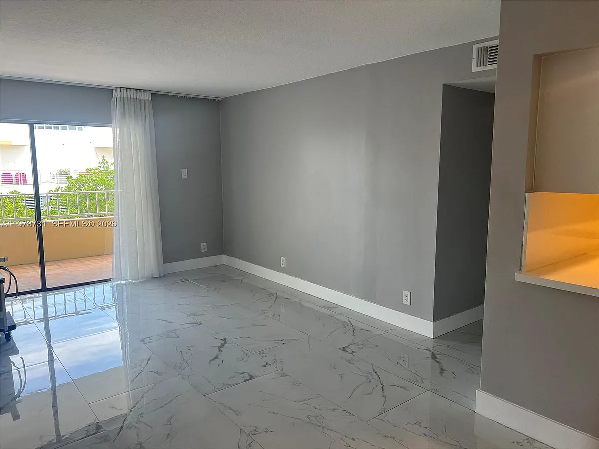 Building Photo - 3304 Virginia St #7B