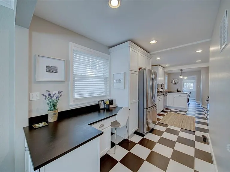 551 NE Ravenna Blvd — Photo 2