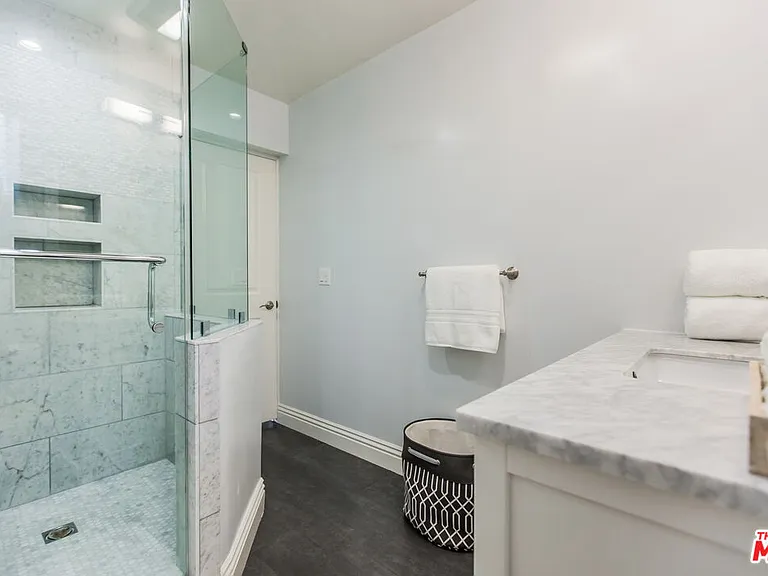 4407 Irvine Ave — Photo 14
