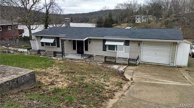 1st image of 120 N Lake Dr