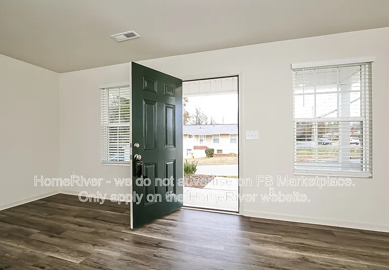 2304 Kaywood Ln — Photo 3
