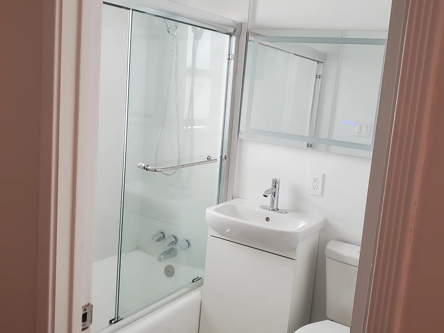 Studio, 500 sqft, $2,050 — Photo 3
