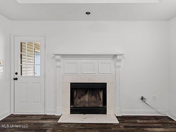 5th image of 303 Audubon Cir