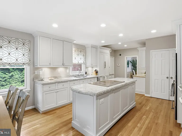 7715 Crossover Dr — Photo 19