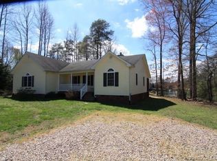23 Mariners Watch Ln, Kilmarnock, VA 22482