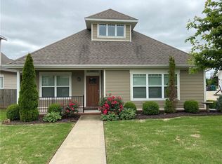 5912 W Willow St, Rogers, AR 72758