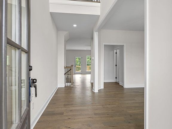 5th image of 1053 Mission Dr