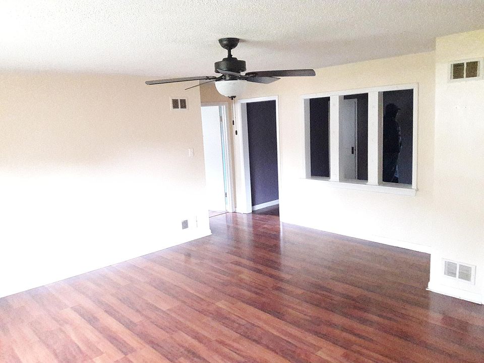 1st image of 520 E 144th Pl