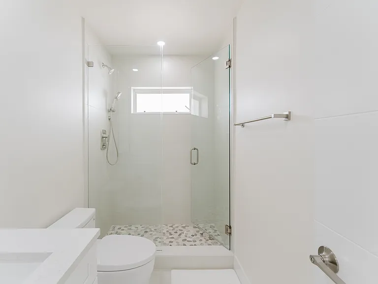 3199 NE 6th Dr — Photo 4