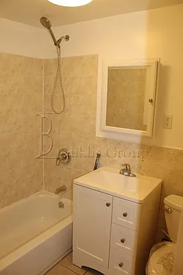 Rented by Bouklis Group | media 21