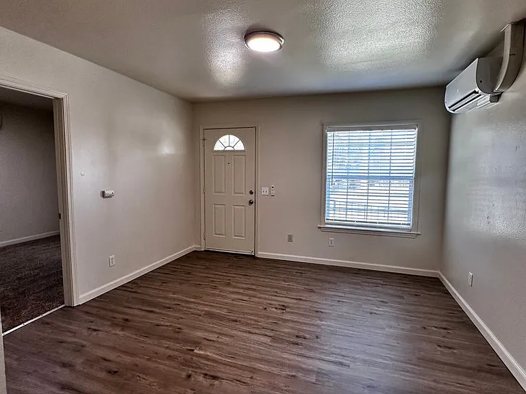 1836 Continental St — Photo 11