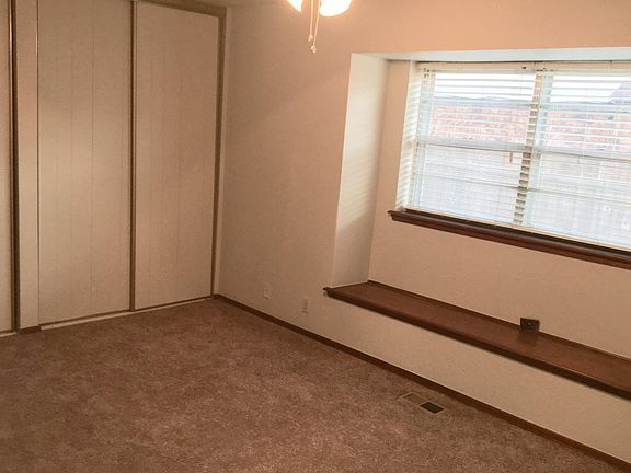 Master Bedroom - downstairs