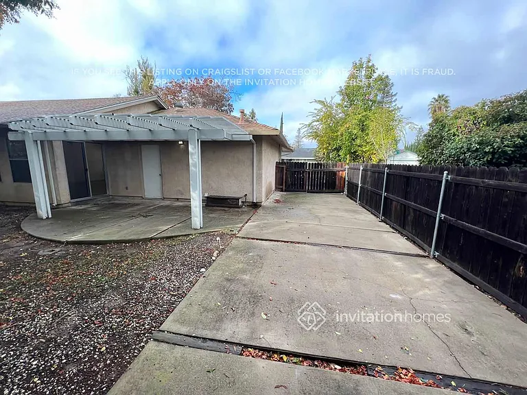 460 Pelican Pl — Photo 10