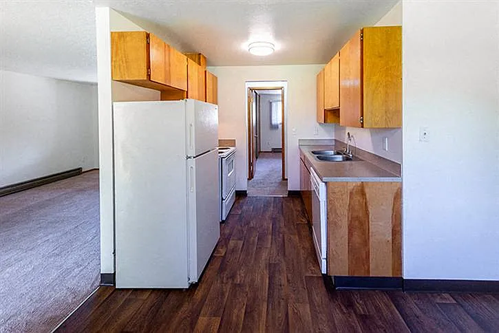 Royal Oaks Apartments — Photo 18