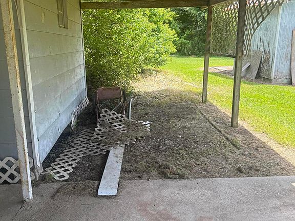 4th image of 3301 Olivier Rd