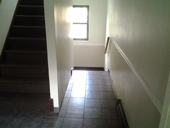 2nd image of 1130 E 82nd St APT 3D