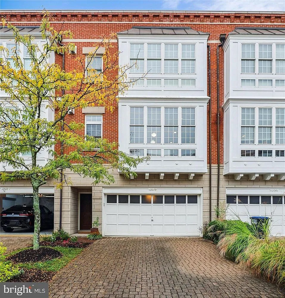 3 bed, 3.5 bath, 2466 sqft, $5,400 — Photo 1