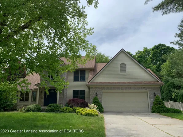 2825 River Pointe Dr, Holt, MI 48842