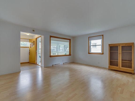 5th image of 1005 S Twyckenham Dr
