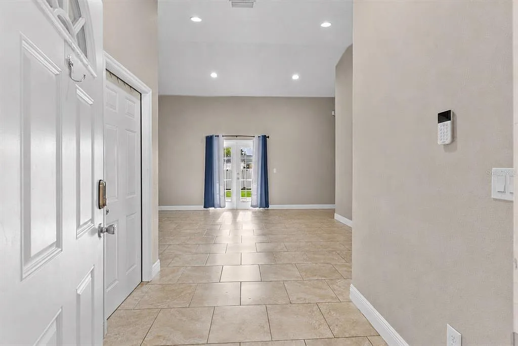 4 bed, 2.0 bath, 1854 sqft, $2,900 — Photo 3