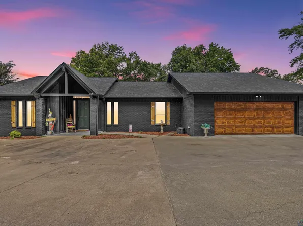 1905 E Lake Dr, Gladewater, TX 75647