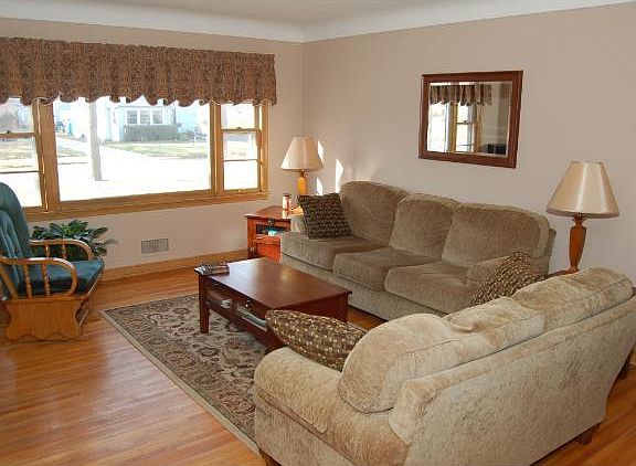 4th image of 1296 Mackubin St