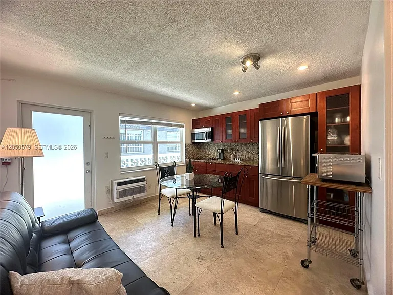 524 Washington Ave #208 — Photo 9