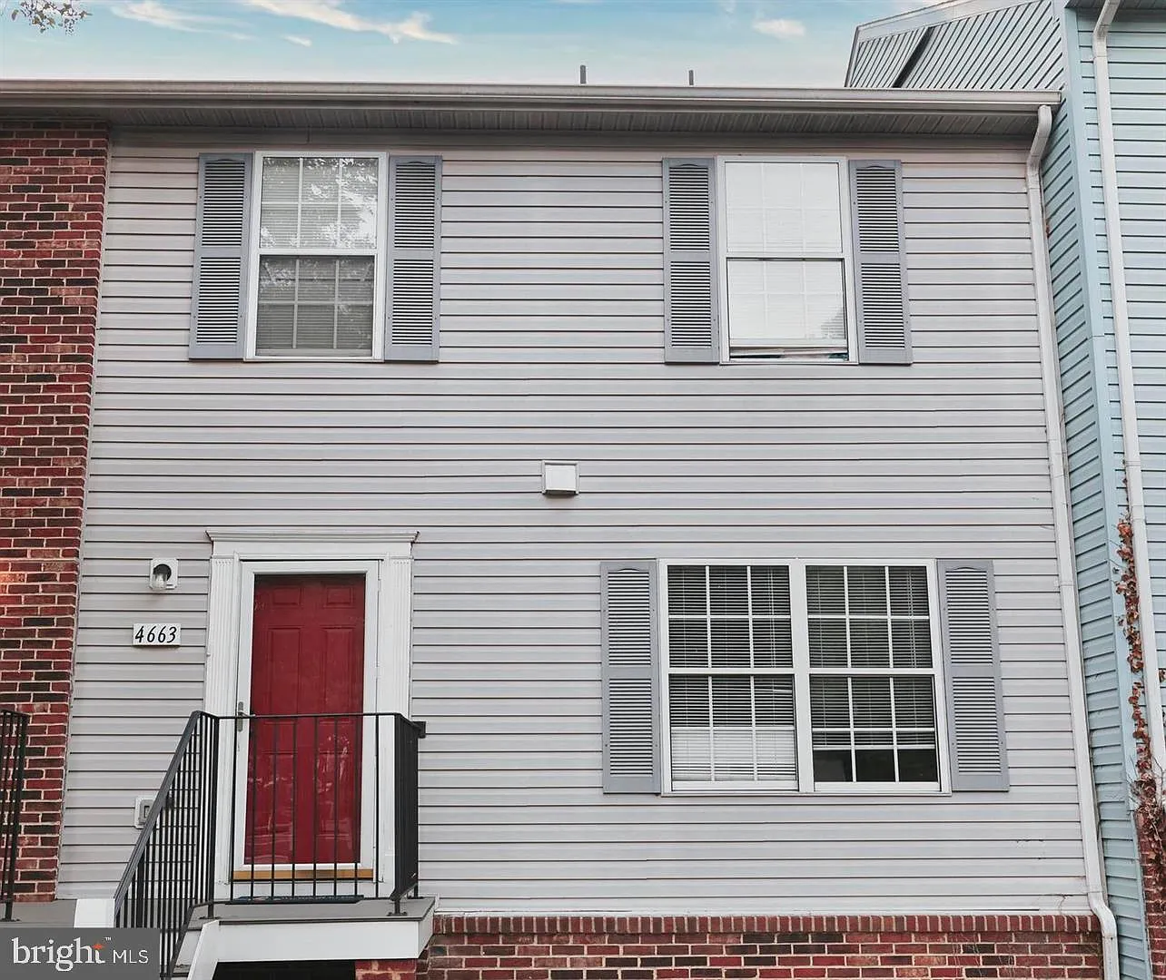 3 bed, 1.5 bath, 1524 sqft, $2,400 — Photo 1