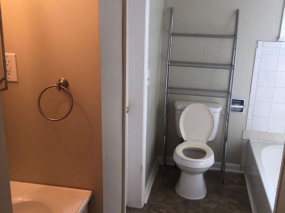 4th image of 230 W Main St APT 1