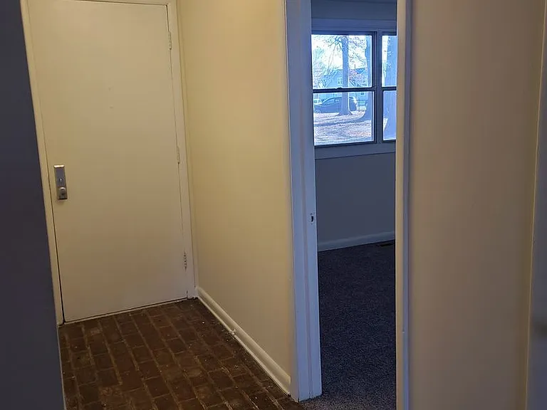 2620-2630 E Northern Pkwy — Photo 14