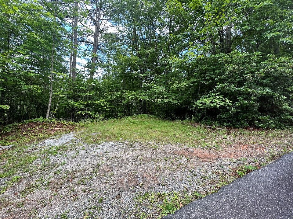 2nd image of 3 Dogwood Ln