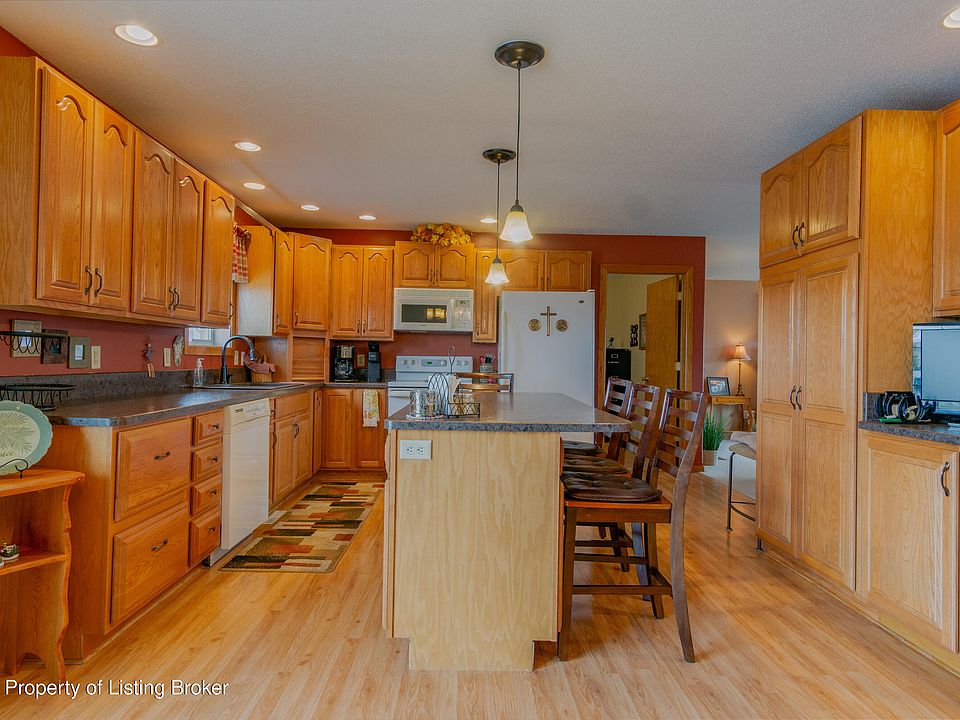 11541 36v St SW, Dickinson, ND 58601 | MLS #26-361 | Zillow