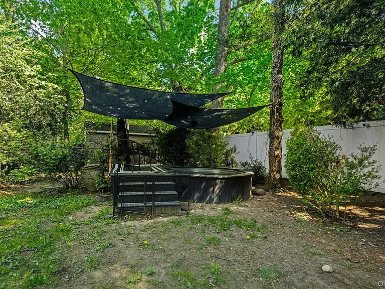 194 W Neck Rd — Photo 25