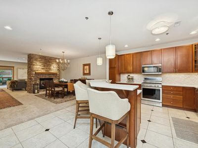 415 South Wells STREET #304, Lake Geneva, WI, 53147