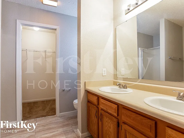 10320 Liverpool Way — Photo 8