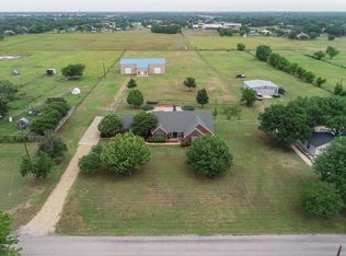 915 Pierce Rd, Red Oak, TX 75154