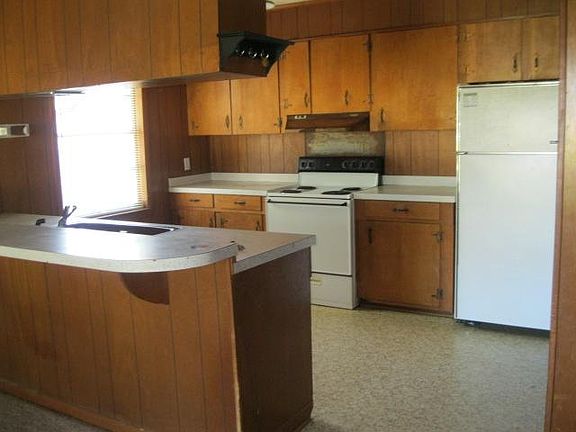5th image of 207 S Baker St
